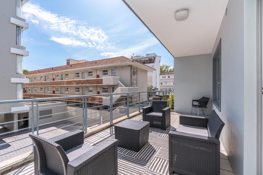 To Let 2 Bedroom Property for Rent in Green Point Western Cape